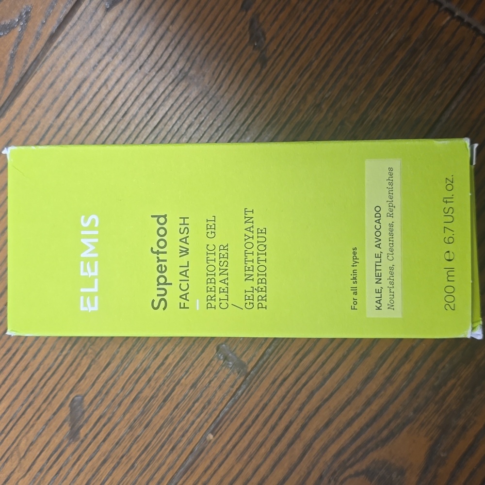 ELEMIS Superfood Facial Wash - Vibrant Green Packaging